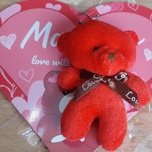☘️ $6.00 ITEM☘️ Valentine's Card With Red Bear Keychain
